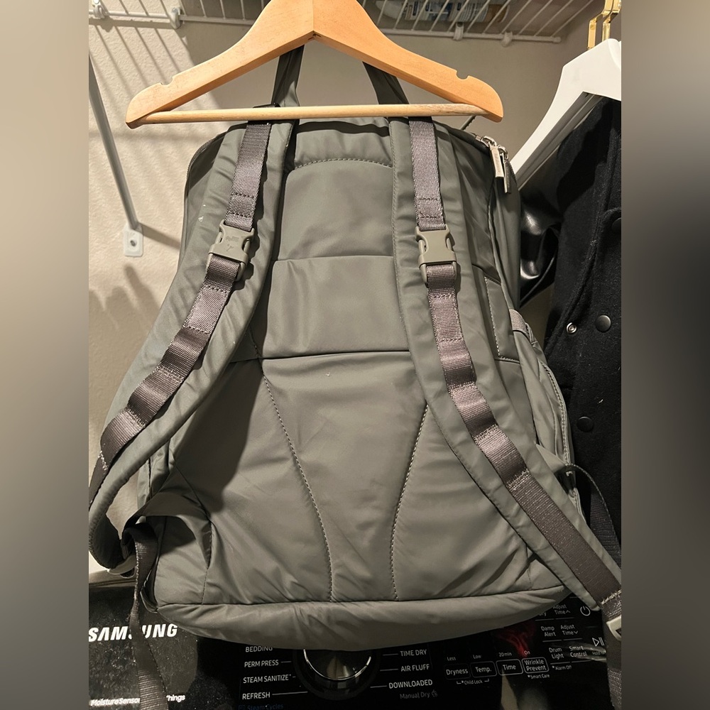 lululemon athletica new parent backpack - Picture 3 of 3